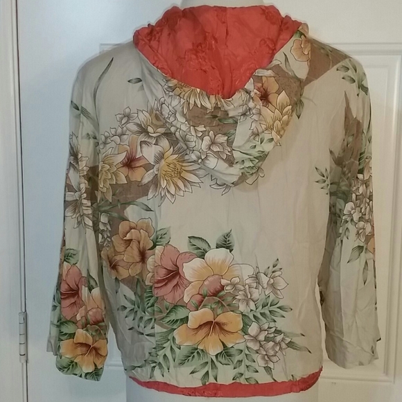 Vanity Collection hooded blouse - Picture 7 of 15